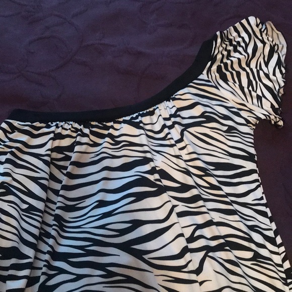 Top - Picture 2 of 2